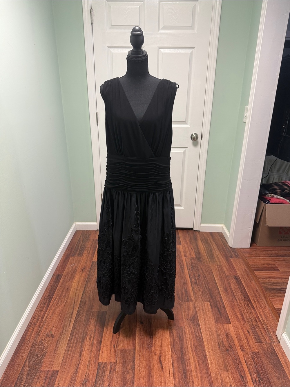 Jessica Howard Black Sleeveless V-Neck Midi Dress with Embroidered Hem